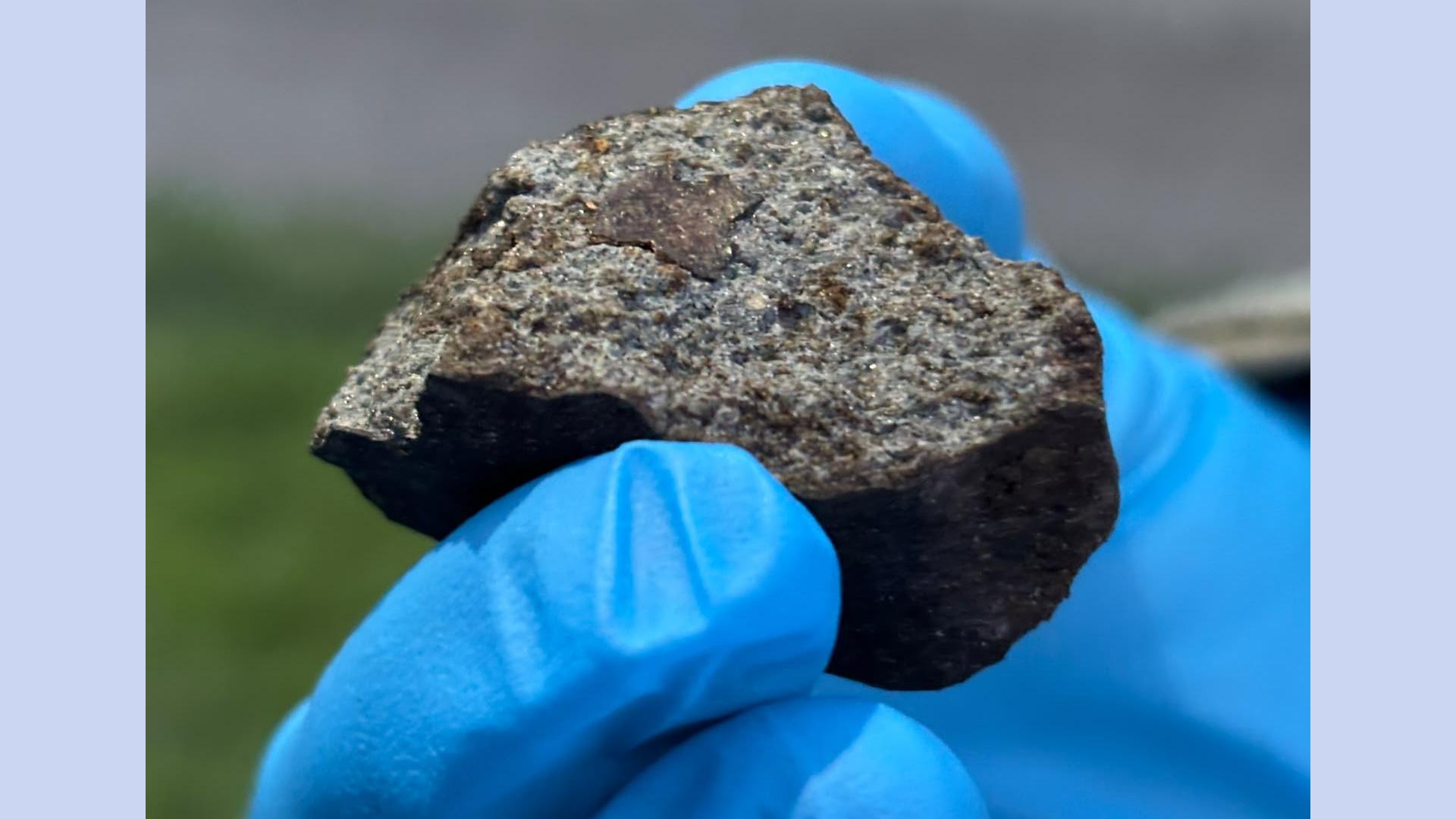 #htmlcaption-1 Meteorite in hand
